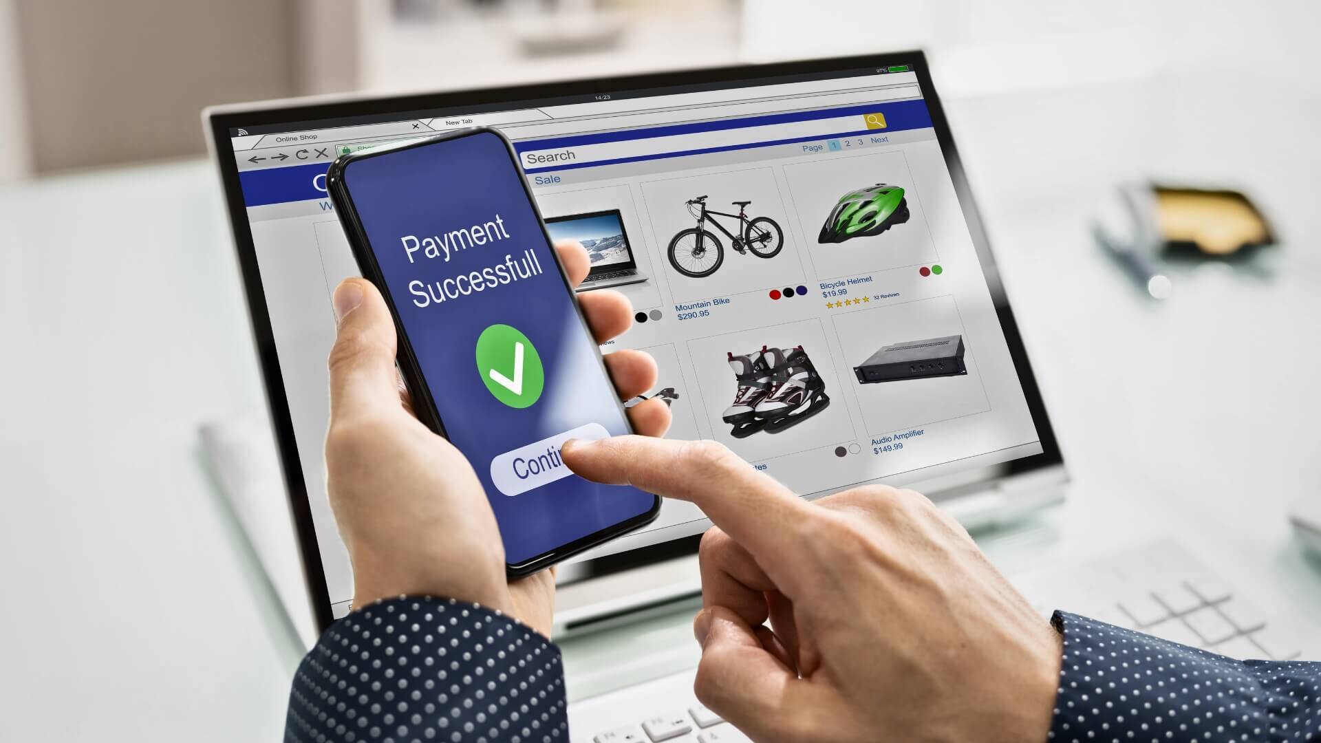 Изображение на компютър и телефон, чиито екрани изобразяват потребителски интерфейс на успешно онлайн разплащане.